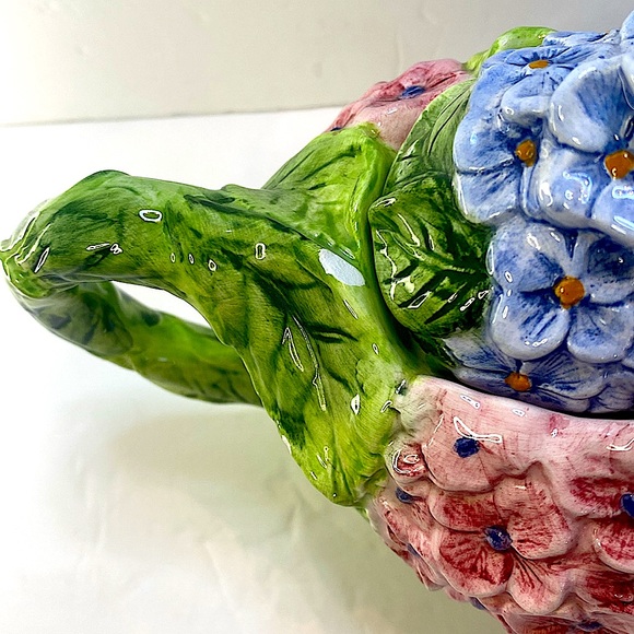 PREOWNED WORLD BAZAAR INC 3D HAND PAINTED TEA POT SMALL IMPERFECTION ON HANDLE - Picture 5 of 9